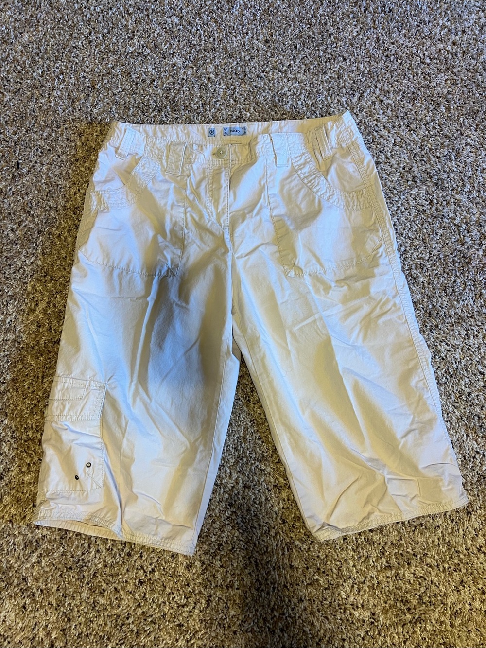 Izod White 100% Cotton Capris with Cargo Pocket ❤️